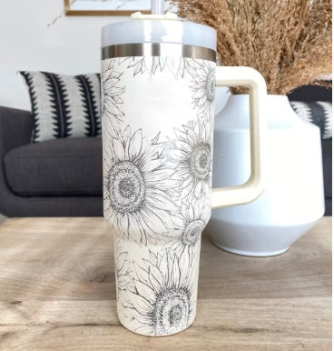 40 Oz Tumbler mit Griff Strohhalm isoliert