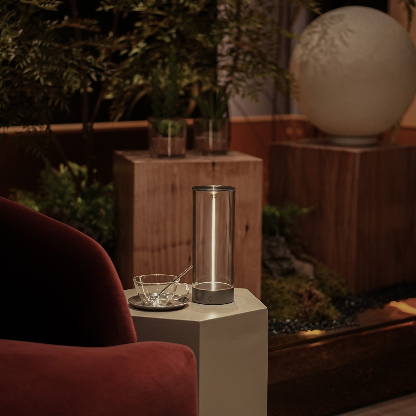 GlowBright | Tragbare LED-Lampe mit Kabellosem Design