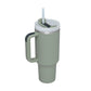 40 Oz Tumbler mit Griff Strohhalm isoliert