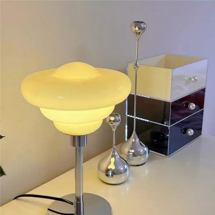 Frendorf | LumaRipple Tischlampe aus strukturiertem Glas