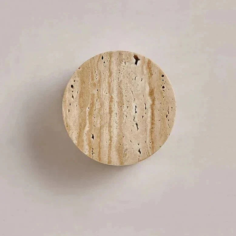 Frendorf | Beleuchten Sie Ihren Raum mit der eleganten beige Travertin Wandleuchte