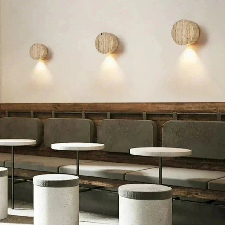 Frendorf | Beleuchten Sie Ihren Raum mit der eleganten beige Travertin Wandleuchte