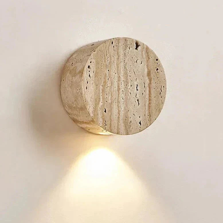 Frendorf | Beleuchten Sie Ihren Raum mit der eleganten beige Travertin Wandleuchte