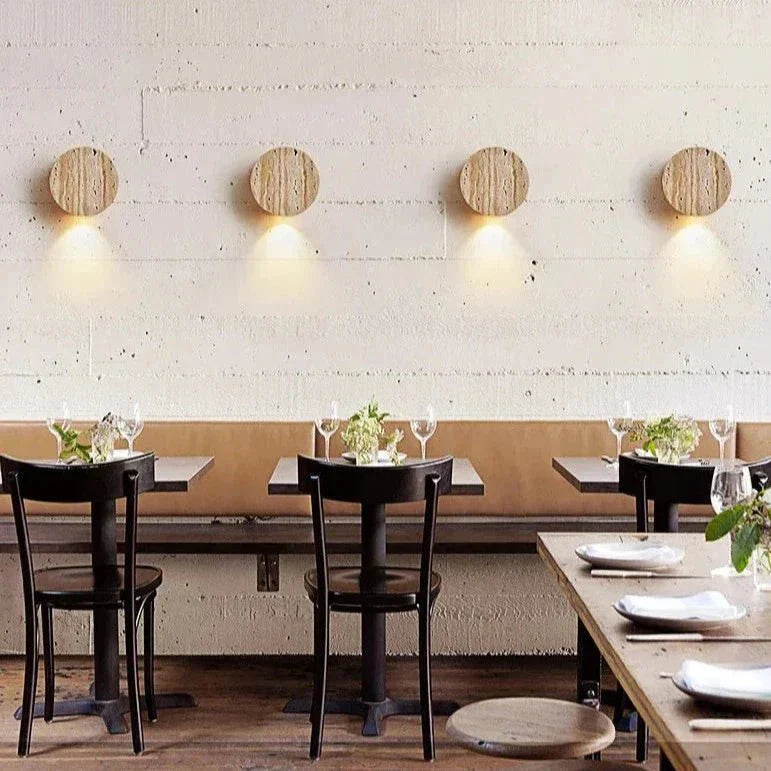 Frendorf | Beleuchten Sie Ihren Raum mit der eleganten beige Travertin Wandleuchte