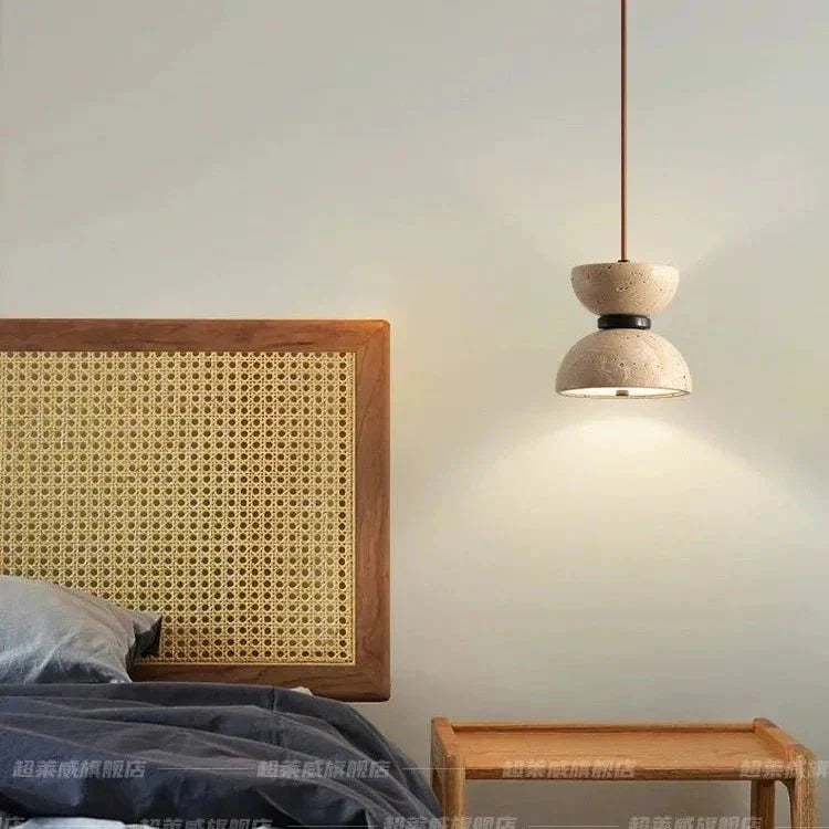 Frendorf | Beleuchten Sie Ihren Raum mit der charmanten Travertinstein-LED-Lampe