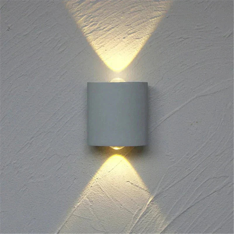 Frendorf | Bringen Sie Ihre Terrassen mit dem wasserfesten Wandlicht-Element zum Strahlen