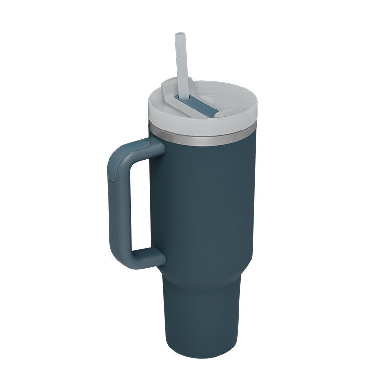 40 Oz Tumbler mit Griff Strohhalm isoliert