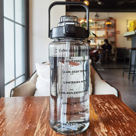 Großer Plastikbecher Tragbare Wasserflasche