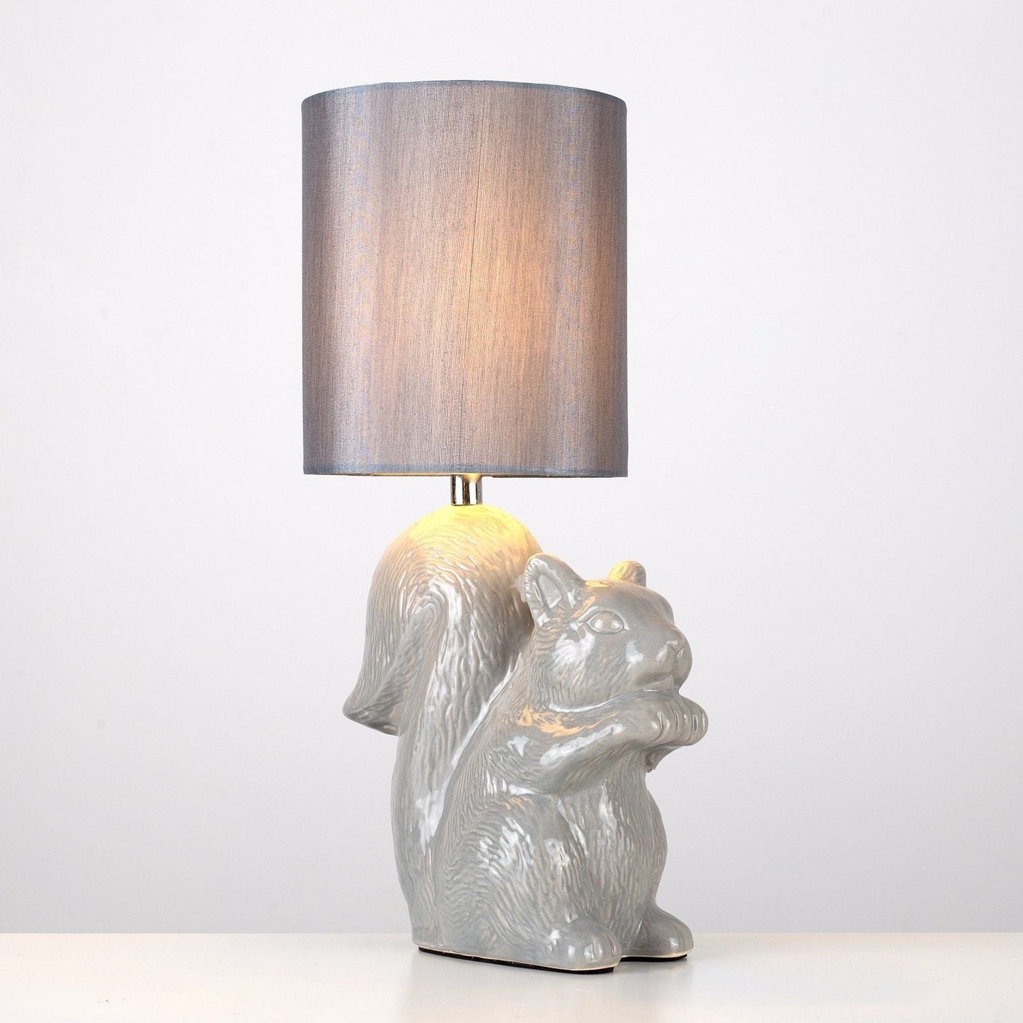 Große beigefarbene Eichhörnchen Nachttischlampe
