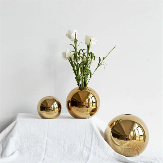 Goldene Kugelvase