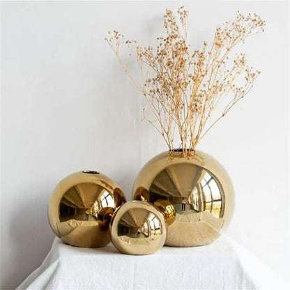 Goldene Kugelvase