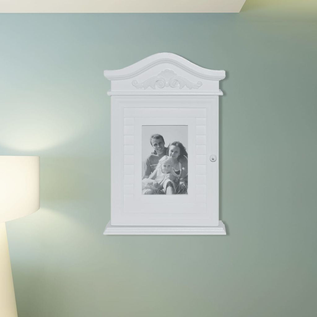 Weißer Schlüsselkasten mit Fotorahmen