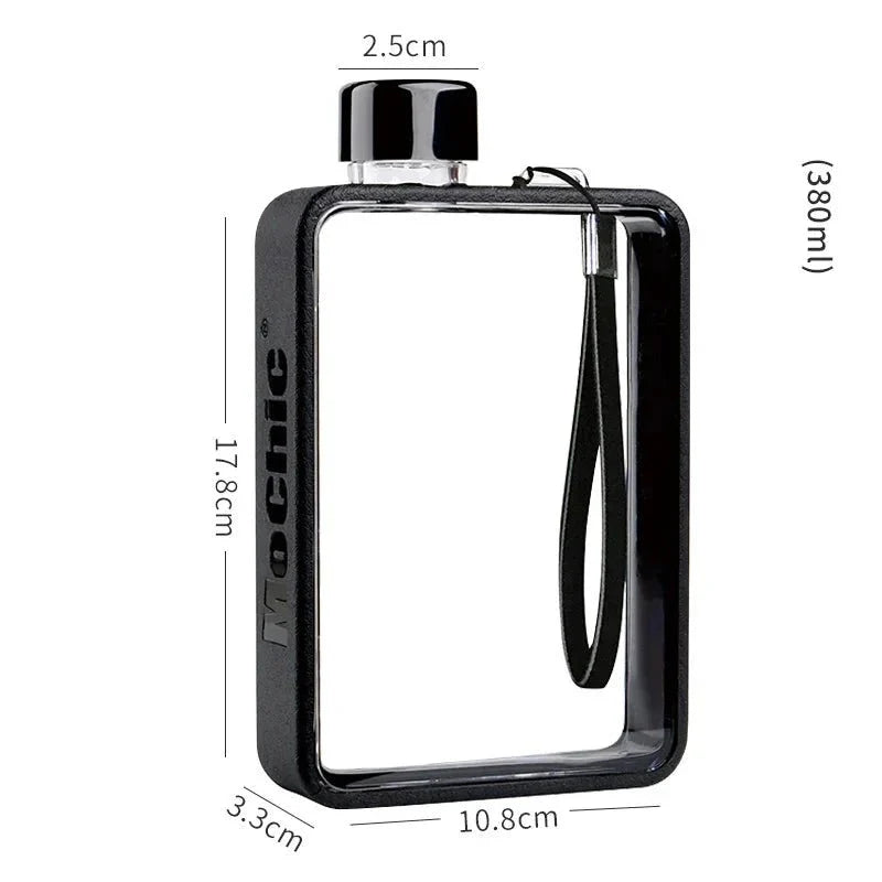 Flache transparente Wasserflasche