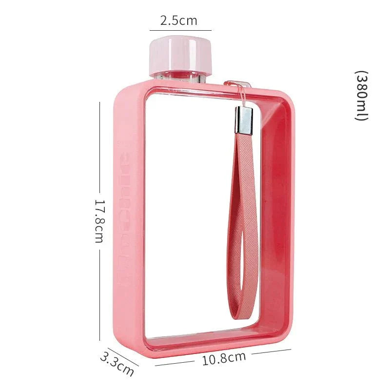 Flache transparente Wasserflasche