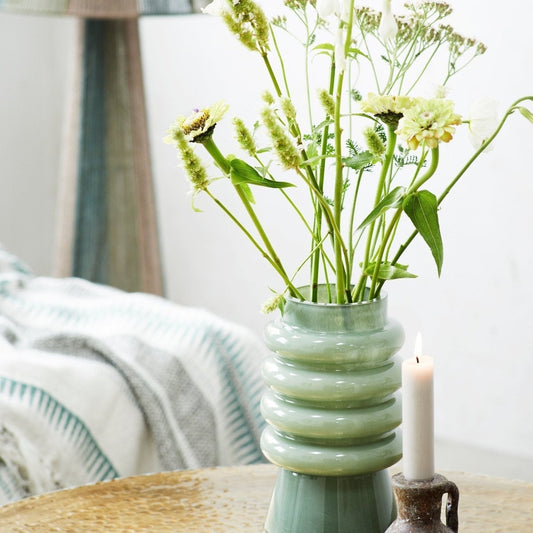 Frendorf | BloomStack – Elegante Rippblumenvaase mit erweitertem Fuß