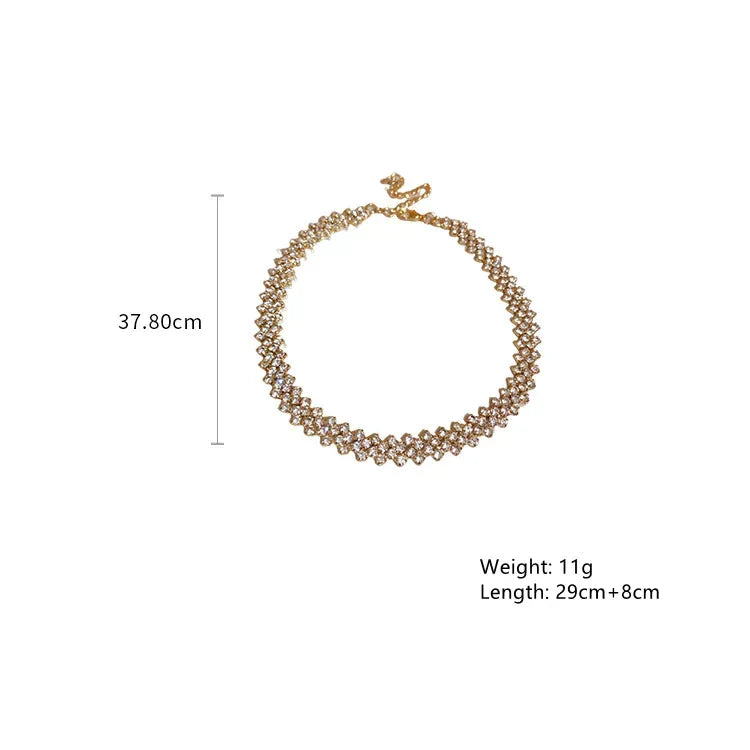 Frendorf | Geometrische Halskette mit goldenen Gala-Strasssteinen