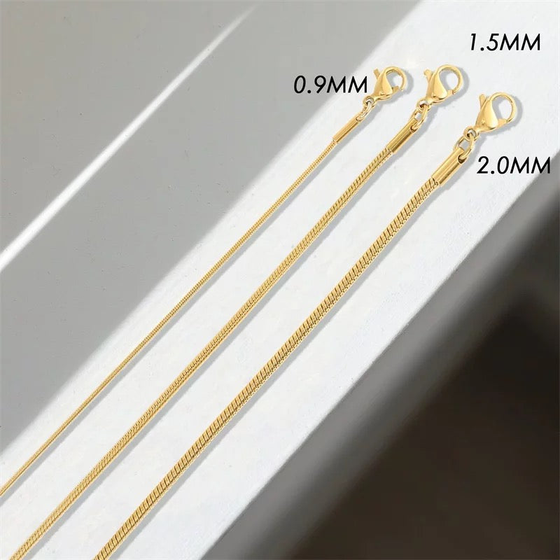 Frendorf | Bändchen  | Minimalistisches Armband mit Schlangen schließe