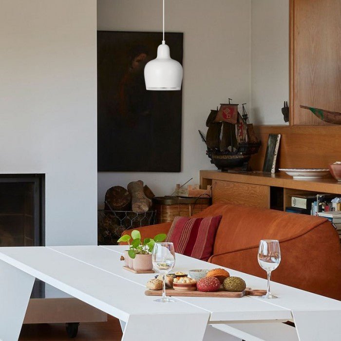 Frendorf | Beleuchten Sie Ihren Raum mit der eleganten goldenen Glockenform-Pendelleuchte