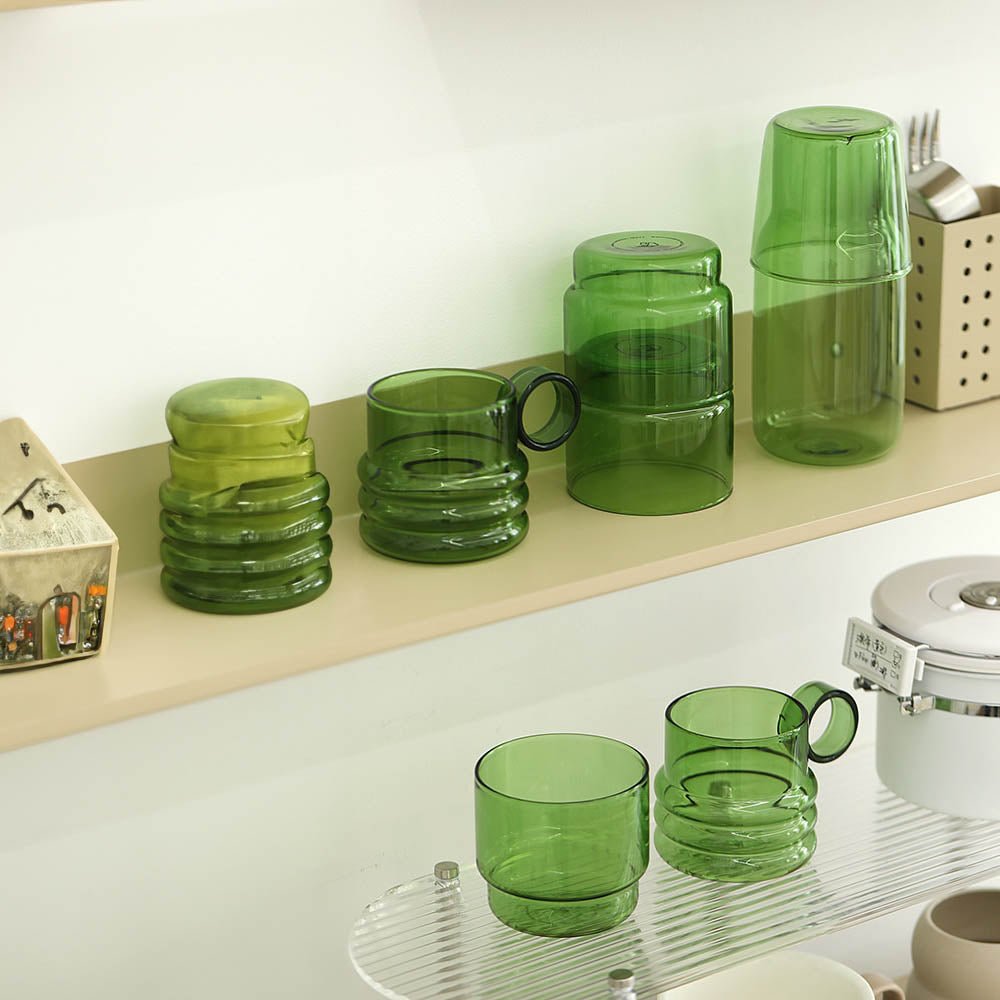 Grüne Glas-Teetasse & Untertasse Sets