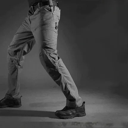 Wasserdichte und bequeme taktische Hose mit viel Stauraum