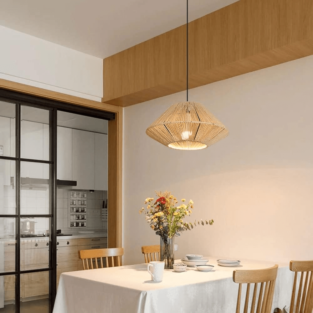 Frendorf | Bringen Sie Licht in Ihren Raum mit unserer schönen natürlichen Rattanlampe