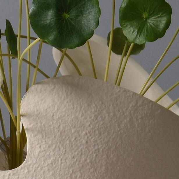 Frendorf | CrackElegance Weiße Keramik-Eivase | Handgefertigt | Modernes Design | Dekorative Wohnaccessoires