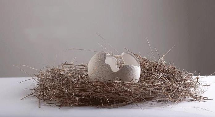Frendorf | CrackElegance Weiße Keramik-Eivase | Handgefertigt | Modernes Design | Dekorative Wohnaccessoires