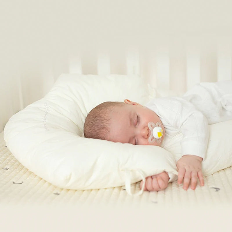 Frendorf | Bio-Baumwolle U-förmiges Baby-Kissen - Weiche & sichere Nackenstütze für Säuglinge, verstellbares Hugbuddy-Design für gemütlichen Schlaf