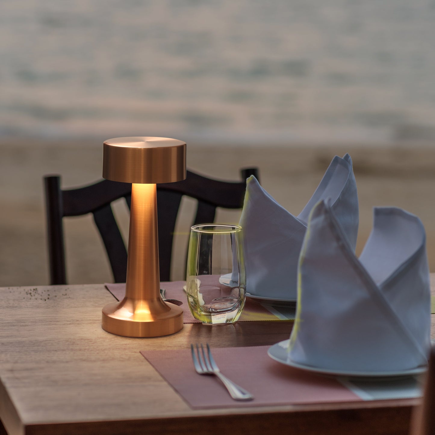 Frendorf | Lumaver | Elegante LED drahtlose Tischlampe - Kupferfinish
