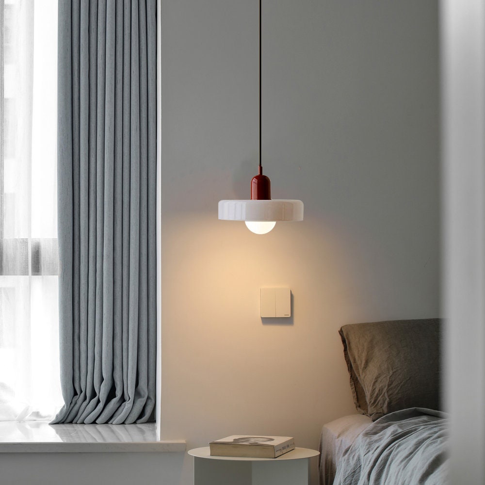 Frendorf |  Pendelleuchte aus farbigem Glas | Elegante Hängeleuchte im Bauhaus-Stil | Designlampe für Wohnzimmer & Esszimmer