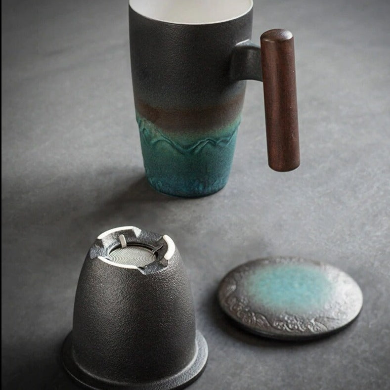 Große Tasse, Keramik-Teetasse mit Deckel. Große Teetasse mit Deckel