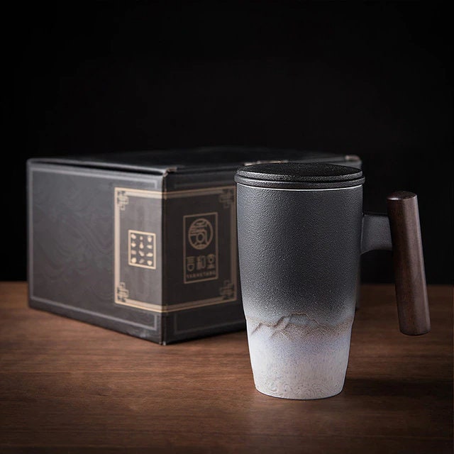 Große Tasse, Keramik-Teetasse mit Deckel. Große Teetasse mit Deckel