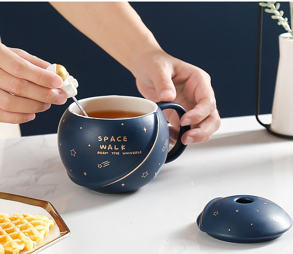 Handgefertigter Astronaut großer BECHER für Männer mit Deckel für Kaffee und Tee 450 ml