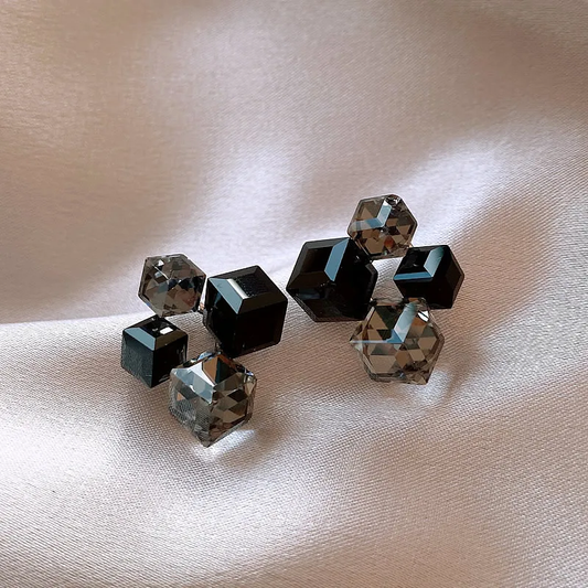 Frendorf | Elegante geometrische schwarze Ohrringe