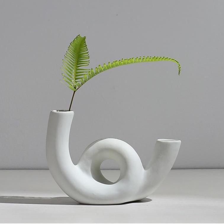 Skulpturale minimalistische Vasen