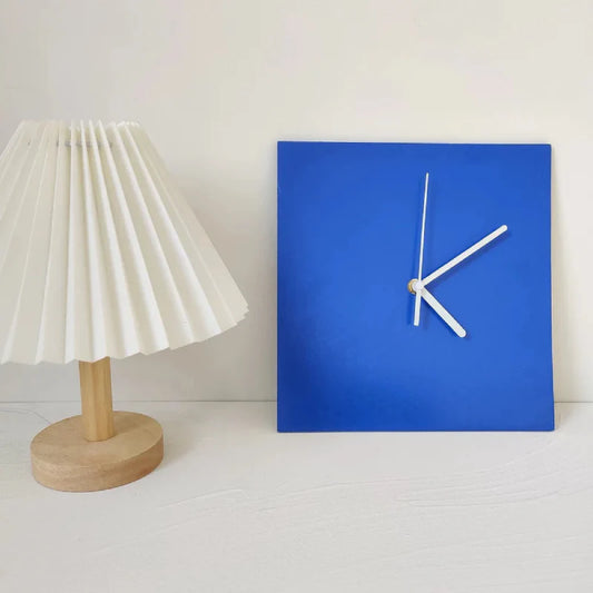 Klein Blaue Geometrische Wanduhr