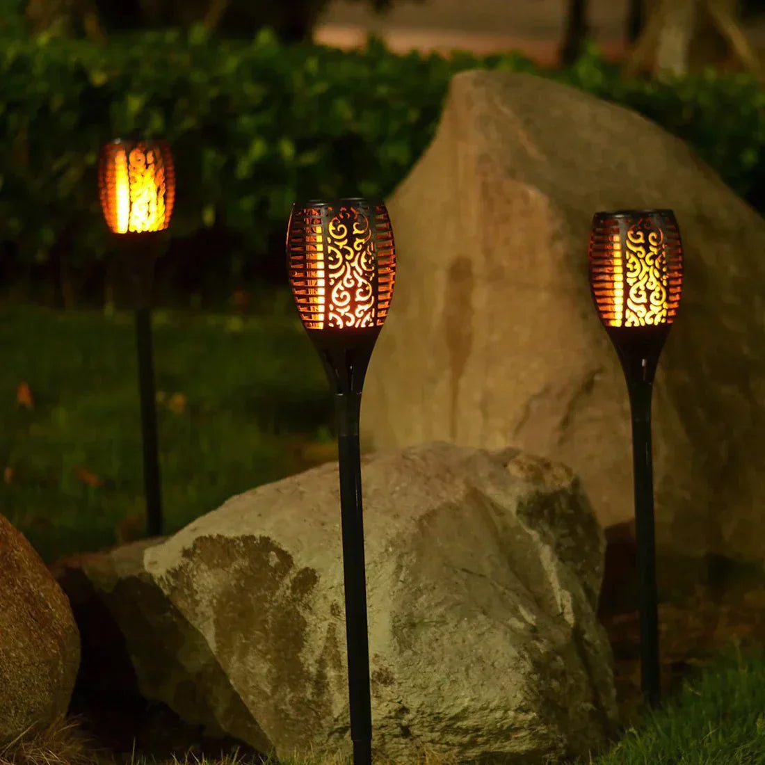 Frendorf | SolarFlare LED Gartenfackel | Solarbetriebene Flammenlampe für Außenbereich | Wetterfeste Dekoration für Garten & Terrasse