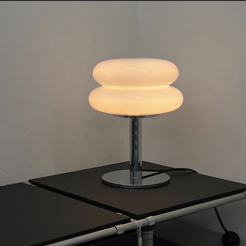 Tischlampe im italienischen Designerstil