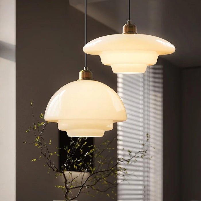Frendorf | Elegante Elfenbein Glas Hängeleuchte für einen herzlichen Empfang
