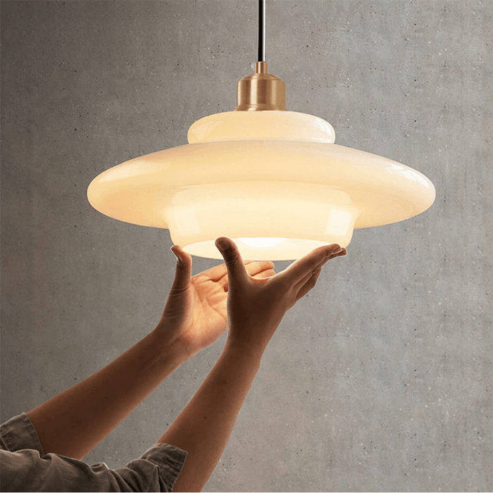 Frendorf | Elegante Elfenbein Glas Hängeleuchte für einen herzlichen Empfang