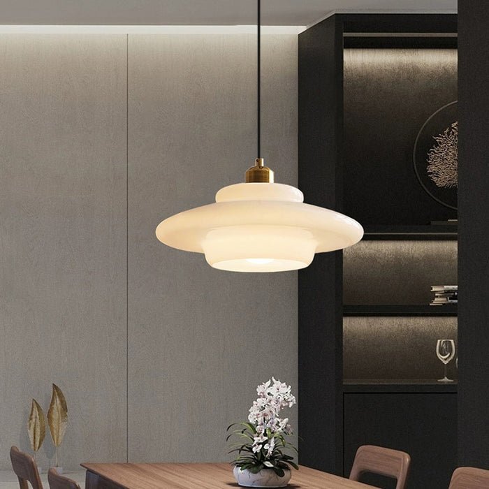 Frendorf | Elegante Elfenbein Glas Hängeleuchte für einen herzlichen Empfang