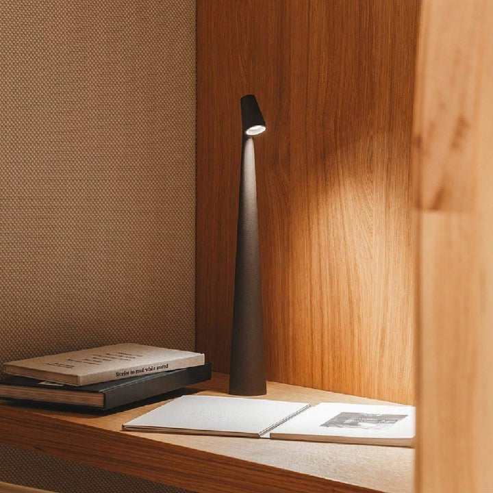 Frendorf | LumiSculpt Moderne LED Tischlampe | Skulpturales Design | Dimmbares Stimmungslicht | Perfekt für Zuhause & Büro