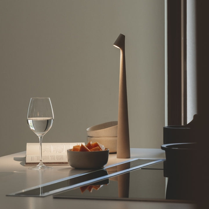 Frendorf | LumiSculpt Moderne LED Tischlampe | Skulpturales Design | Dimmbares Stimmungslicht | Perfekt für Zuhause & Büro