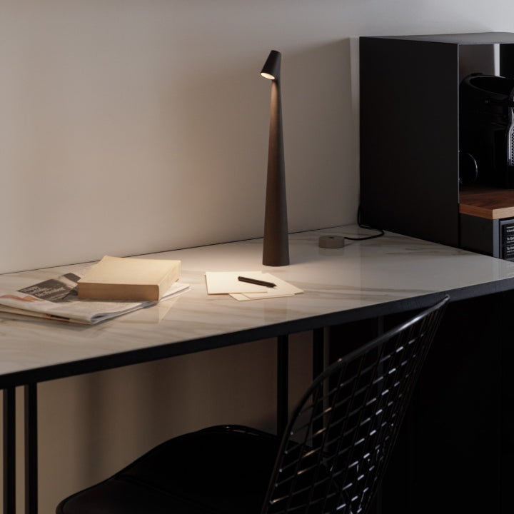 Frendorf | LumiSculpt Moderne LED Tischlampe | Skulpturales Design | Dimmbares Stimmungslicht | Perfekt für Zuhause & Büro