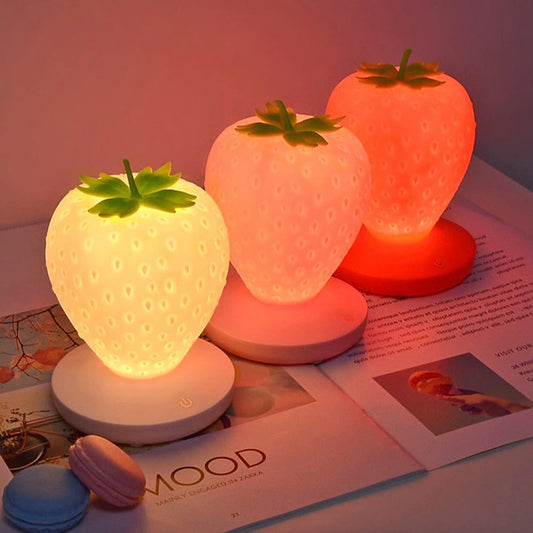 Frendorf | BerryGlow Kawaii Erdbeere Nachtlicht | LED Lampe | Stimmungsvolles Deko-Nachtlicht