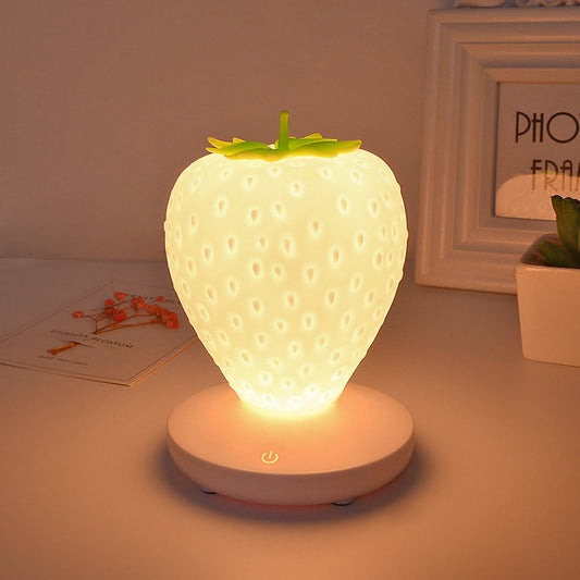 Frendorf | BerryGlow Kawaii Erdbeere Nachtlicht | LED Lampe | Stimmungsvolles Deko-Nachtlicht
