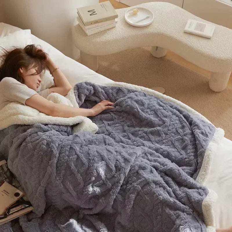Frendorf WarmWool Luxus Wende-Decke | Dicke Fleece-Schlafdecke mit Lammwoll-Look und Rippen-Design