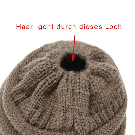 Frendorf | Weiche Gestrickte Pferdeschwanz-Mütze  Mit Zöpfen Loch