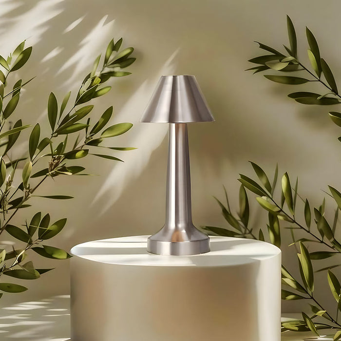 Frendorf | LumiCone - Schlanke konische moderne Tischlampe