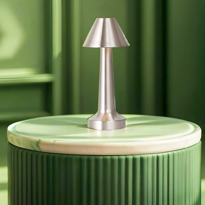 Frendorf | LumiCone - Schlanke konische moderne Tischlampe